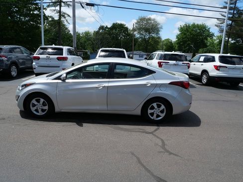 Used 2015 Hyundai Elantra SE FWD image 8