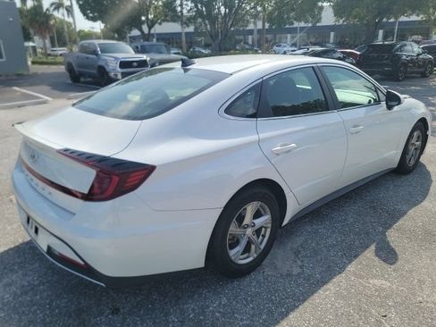 Used 2021 Hyundai Sonata SE w/ Cargo Package FWD image 4