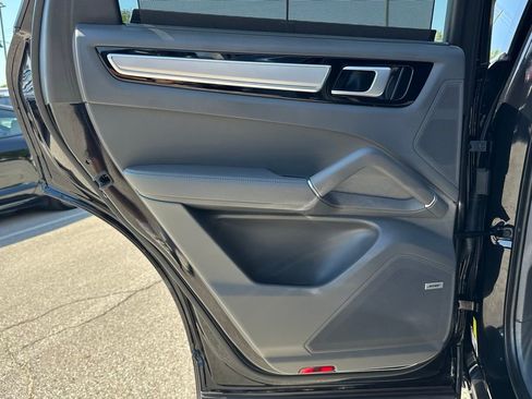 Used 2022 Porsche Cayenne E-Hybrid Coupe image 24