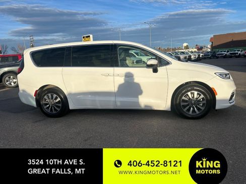Used 2023 Chrysler Pacifica Touring-L image 1