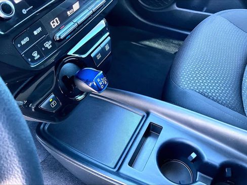 Used 2022 Toyota Prius LE image 15