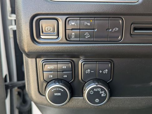 Used 2022 Chevrolet Tahoe Premier AWD/4WD image 17