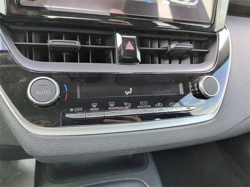 Used 2025 Toyota Corolla LE image 22