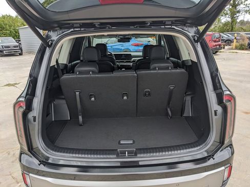 Certified 2025 Kia Telluride EX w/ EX Captain's Chair Package image 12
