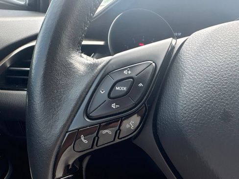 Used 2022 Toyota C-HR Limited FWD image 8