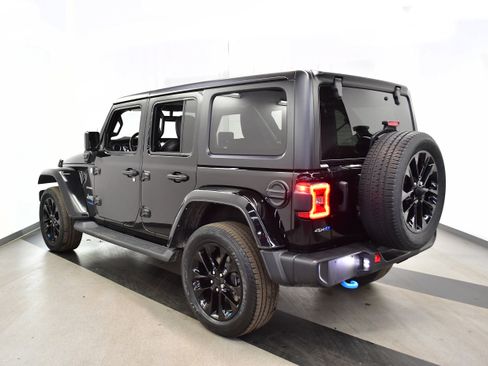 Used 2022 Jeep Wrangler Unlimited Sahara image 8
