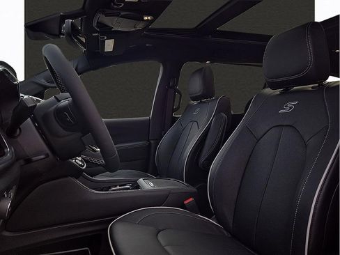 New 2026 Chrysler Pacifica Limited w/ S Appearance Package image 13