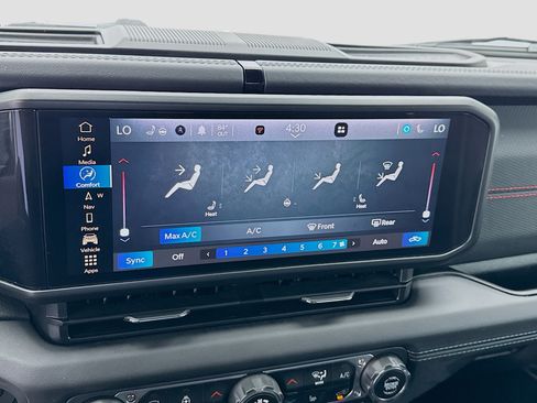 Used 2025 Jeep Gladiator Rubicon image 12