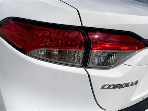 Used 2024 Toyota Corolla LE image 28