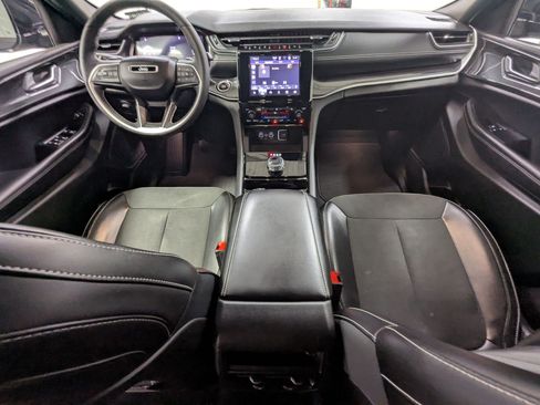Used 2023 Jeep Grand Cherokee Altitude AWD/4WD image 18
