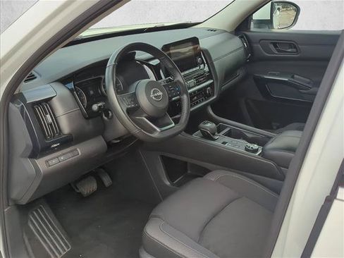 Used 2024 Nissan Pathfinder SV AWD/4WD image 11