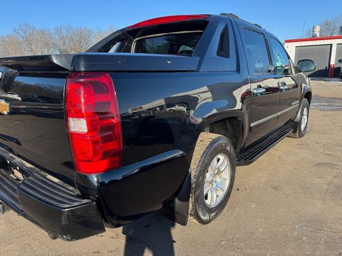 Used 2012 Chevrolet Avalanche LTZ image 11