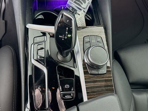 Used 2023 BMW 530i w/ Premium Package image 25