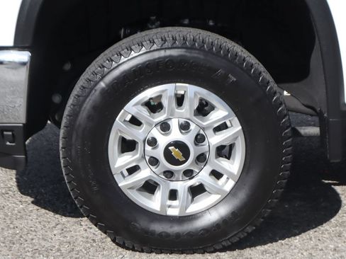 Used 2025 Chevrolet Silverado 2500 LT AWD/4WD image 41