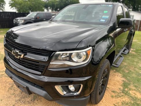Used 2016 Chevrolet Colorado Z71 w/ Z71 Midnight Edition image 2