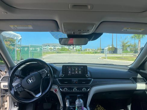 Used 2018 Honda Accord Touring image 12