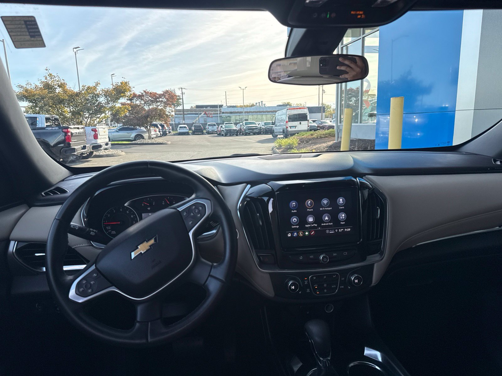 Used 2023 Chevrolet Traverse LT w/ LPO, Cargo Package AWD/4WD image 2