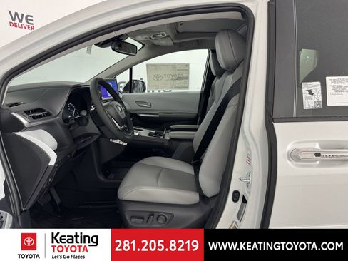 New 2026 Toyota Sienna XLE image 5