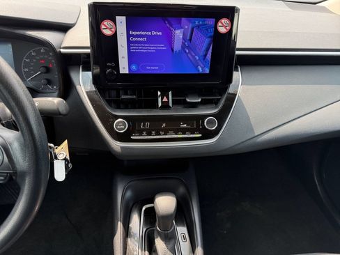 Used 2025 Toyota Corolla LE FWD image 11