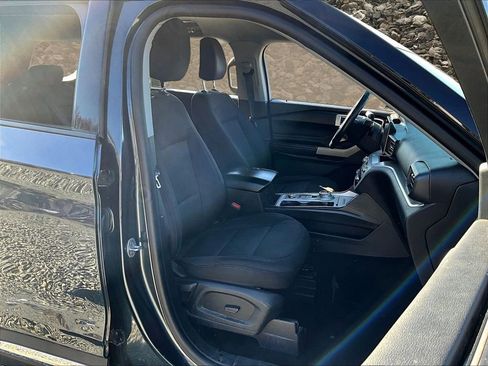 Used 2023 Ford Explorer XLT image 7