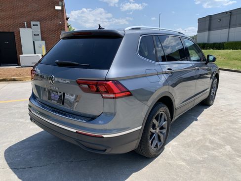 Used 2023 Volkswagen Tiguan SE FWD image 3