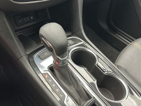 Used 2024 Chevrolet Equinox Premier AWD/4WD image 21