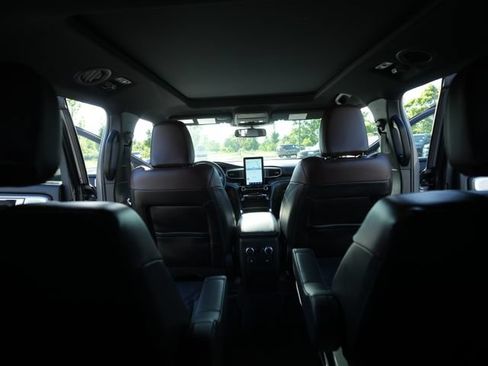 Used 2023 Ford Explorer Platinum w/ Technology Package AWD/4WD image 26