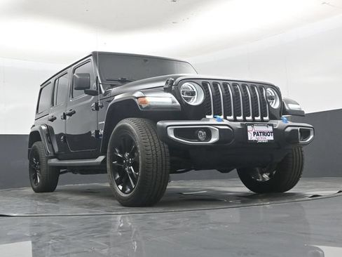 Used 2022 Jeep Wrangler Unlimited Sahara w/ Cold Weather Group AWD/4WD image 45