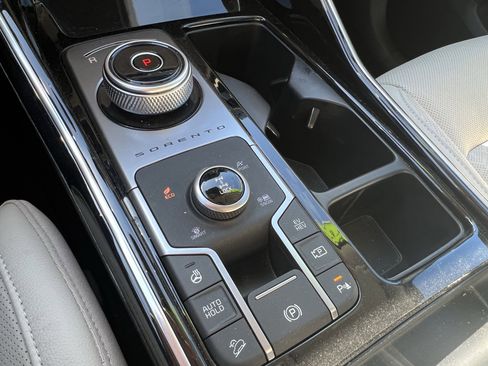 Certified 2024 Kia Sorento SX Prestige image 31