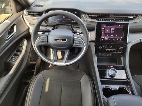 New 2025 Jeep Grand Cherokee L Altitude image 13