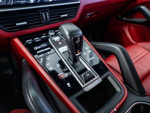 Used 2022 Porsche Cayenne Platinum Edition image 48