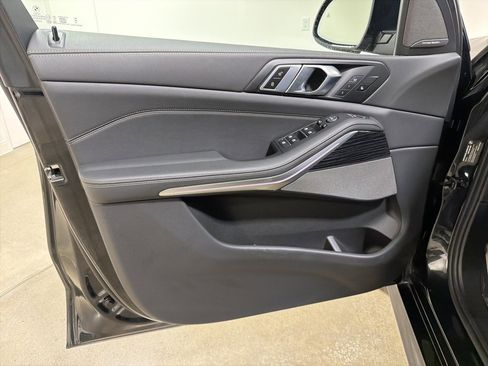 Used 2025 BMW X5 M60i w/ Climate Comfort Package image 9