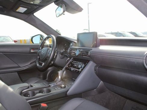 Certified 2025 Lexus IS 300 F Sport image 5