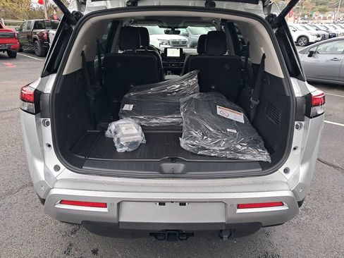 New 2025 Nissan Pathfinder SL w/ SL Premium Package image 24
