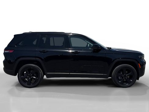 Used 2023 Jeep Grand Cherokee Limited w/ Black Appearance Package AWD/4WD image 6