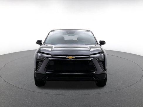 Used 2025 Chevrolet Blazer LT FWD image 2