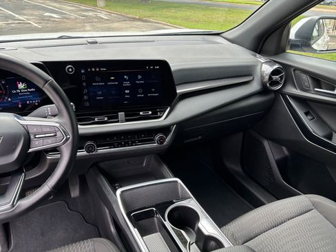 Used 2025 Chevrolet Equinox LT AWD/4WD image 30