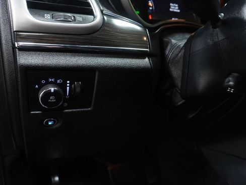 Used 2018 Jeep Grand Cherokee Overland AWD/4WD image 25