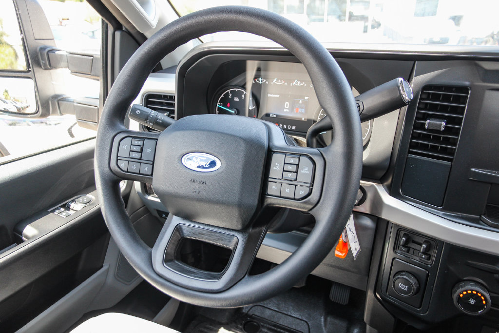 New 2025 Ford F550 2WD Regular Cab Super Duty image 15