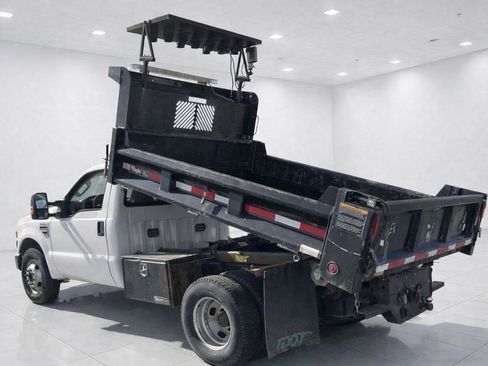Used 2010 Ford F350 XL image 2