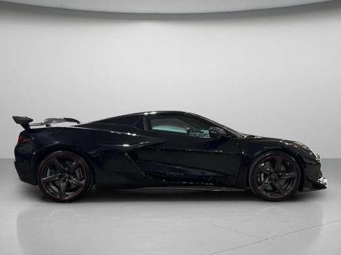 Used 2024 Chevrolet Corvette Z06 w/ Z07 Performance Package RWD image 2
