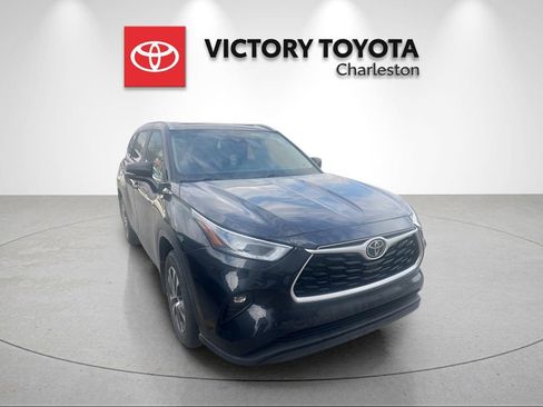 Used 2023 Toyota Highlander XLE image 6