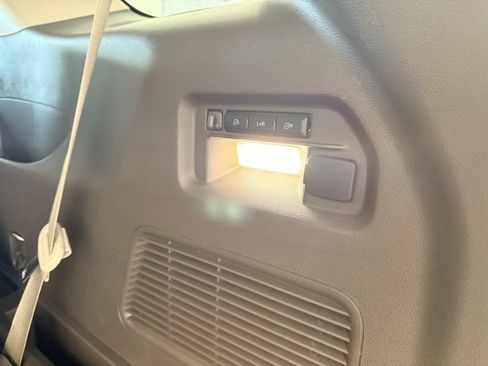 Used 2023 Ford Explorer Platinum w/ Technology Package image 9