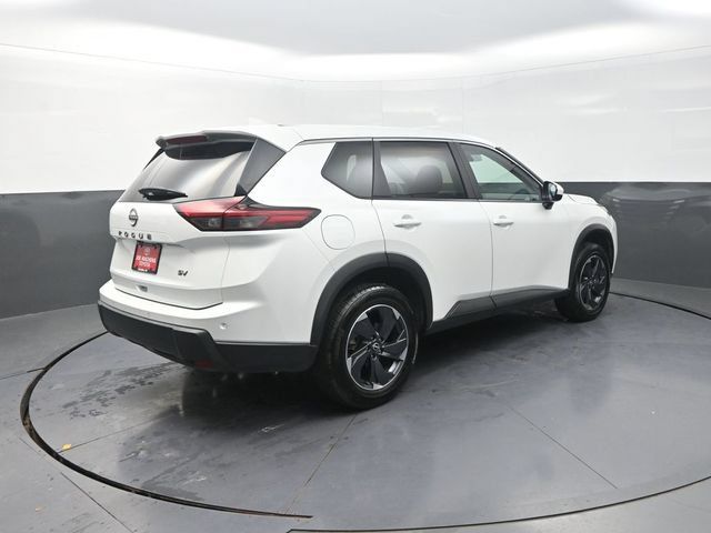 Used 2024 Nissan Rogue SV FWD image 8