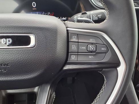 Used 2025 Jeep Grand Cherokee Laredo X image 21