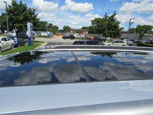 Used 2017 Ford Explorer XLT w/ Equipment Group 202A AWD/4WD image 39