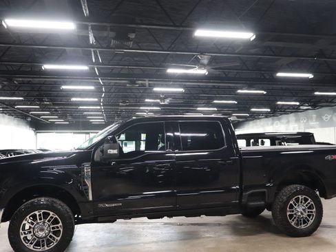 Used 2023 Ford F250 Lariat AWD/4WD image 2