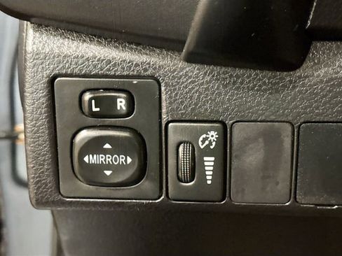 Used 2018 Toyota Corolla LE image 11