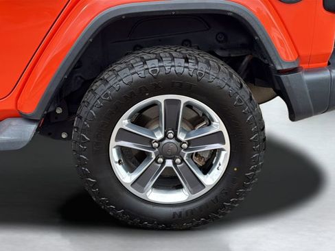 Used 2019 Jeep Wrangler Unlimited Sahara w/ Uconnect 4C Nav & Sound Group AWD/4WD image 22