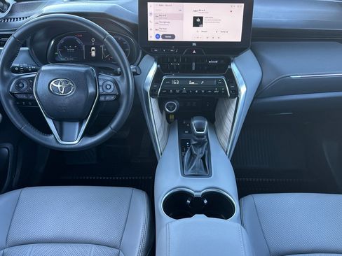 Used 2024 Toyota Venza Limited image 15